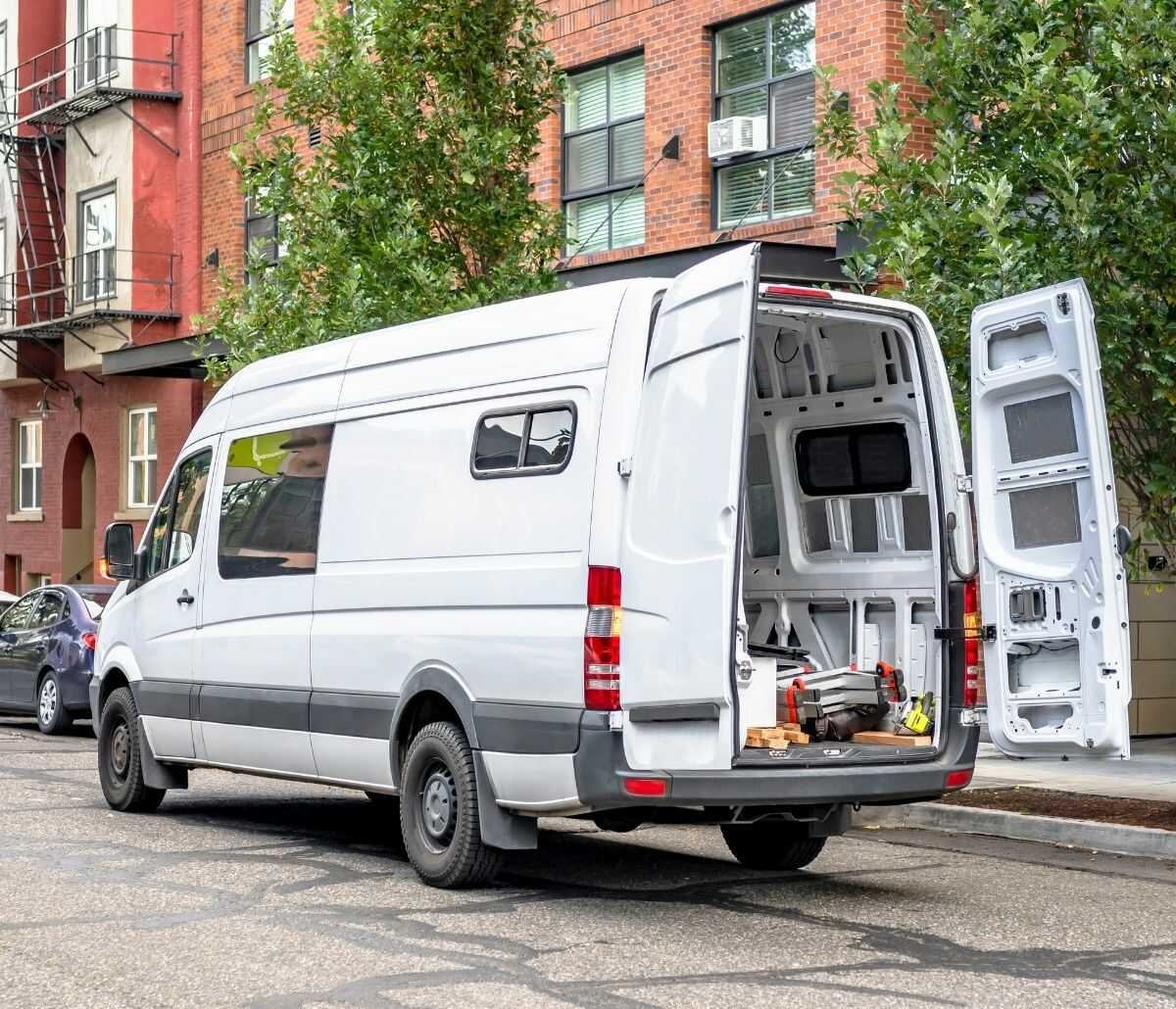 Bestelwagen met materiaal beschermd door de verzekering vervoerde goederen